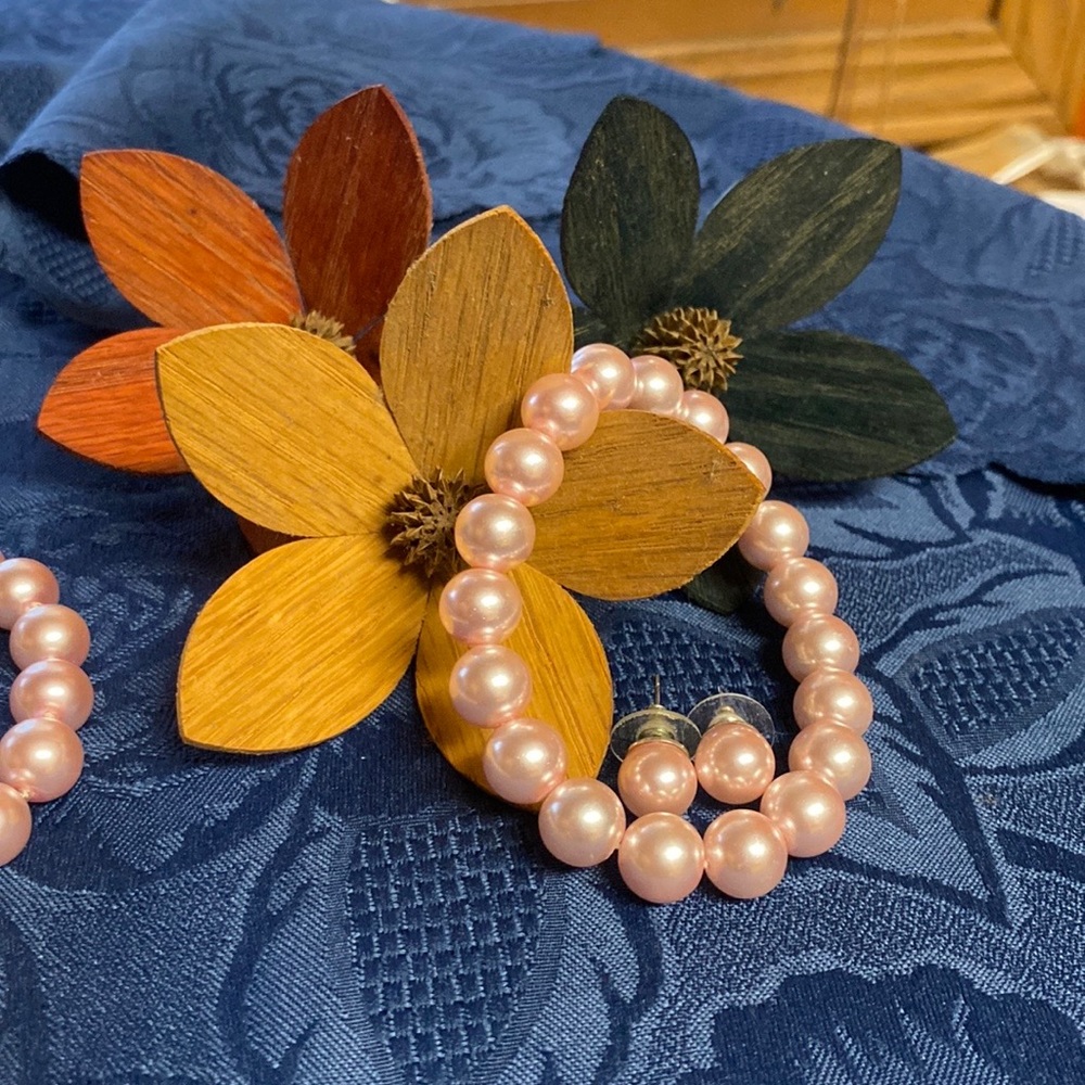 Pink pearl beads set necklace, bracelet, earrings. - Picture 2 of 3